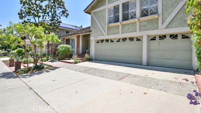 20931 Avenida Amapola, Lake Forest CA: https://media.crmls.org/medias/4216b1c6-9309-4e21-b483-dfc7317ce096.jpg