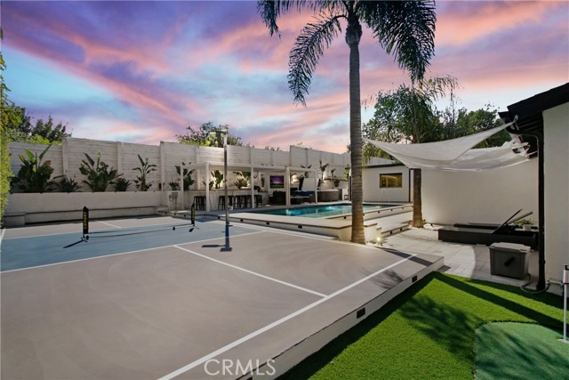 20200 Clark Street, Woodland Hills CA: https://media.crmls.org/medias/42176565-64af-412c-98b9-a3fc8e8f0a29.jpg