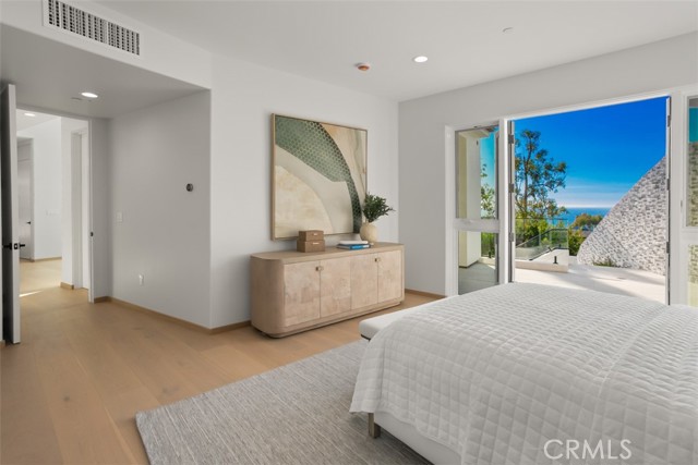 31 N Vista De Catalina, Laguna Beach CA: https://media.crmls.org/medias/42176f7a-d0da-48ed-afaf-f6a3a5f578b9.jpg