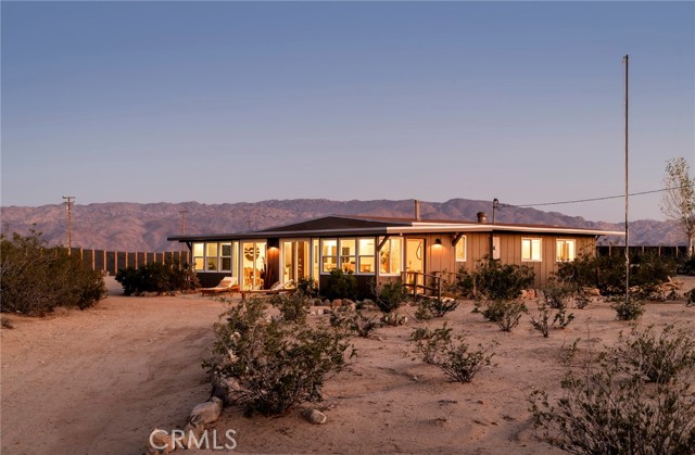 70315 Indian Trail, 29 Palms CA: https://media.crmls.org/medias/42178b1b-b67d-45bd-bfb8-1107dcddf60e.jpg