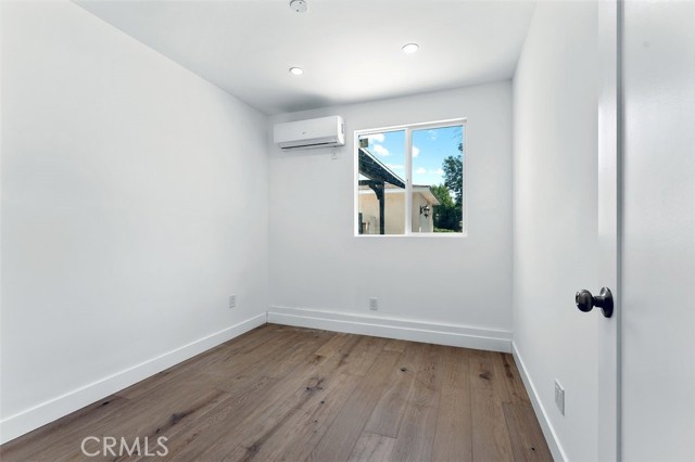 Detail Gallery Image 5 of 9 For 22725 Leonora Dr, Woodland Hills,  CA 91367 - 1 Beds | 1 Baths