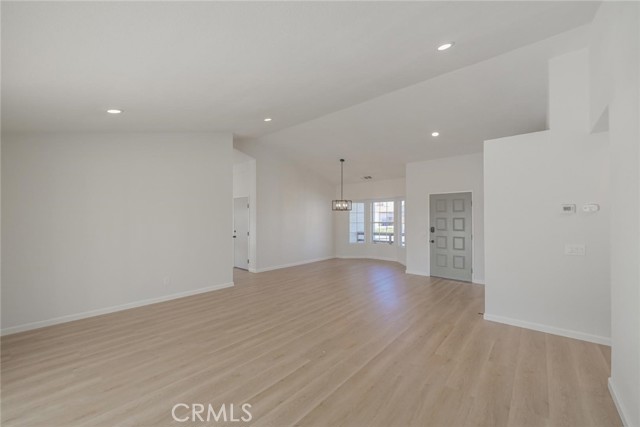 Detail Gallery Image 5 of 29 For 12993 Sundown Rd, Victorville,  CA 92392 - 4 Beds | 2 Baths