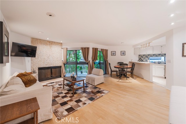 Detail Gallery Image 2 of 24 For 950 N Kings Rd #245,  West Hollywood,  CA 90069 - 1 Beds | 1 Baths