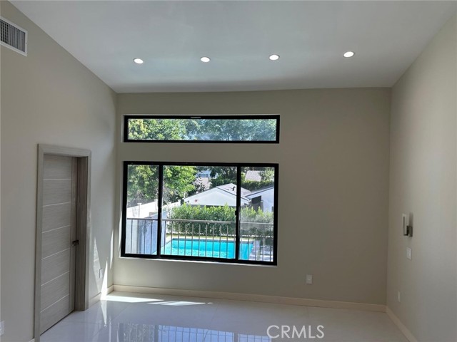 5100 Fallbrook photo 21