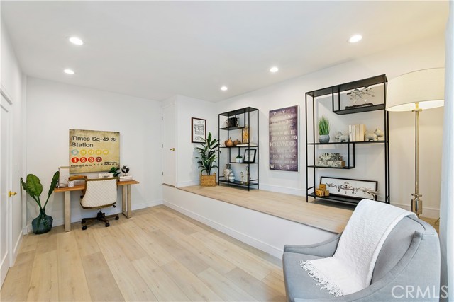 Detail Gallery Image 37 of 51 For 3900 Benedict Canyon Dr, Sherman Oaks,  CA 91423 - 3 Beds | 4 Baths