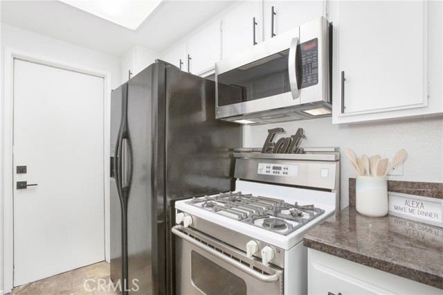 Detail Gallery Image 9 of 25 For 7081 Cerritos Ave #14,  Stanton,  CA 90680 - 2 Beds | 2/1 Baths