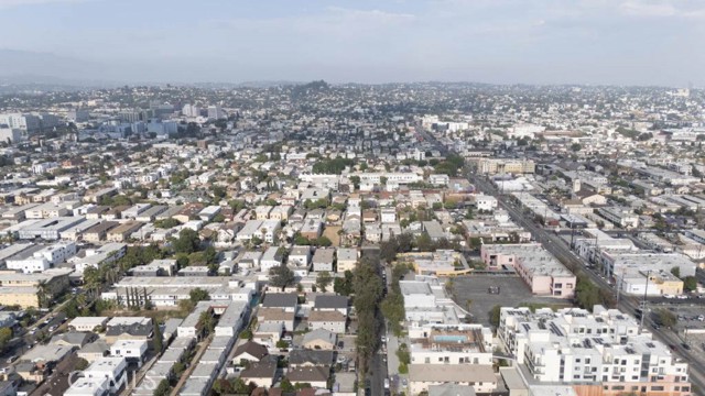 1150 N Kingsley Drive, Los Angeles CA: https://media.crmls.org/medias/421cc77f-6d5f-4beb-ae53-02d9c7d29af8.jpg