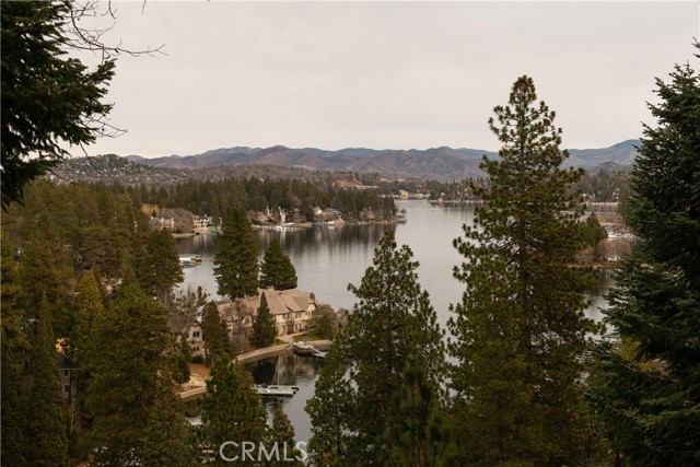 Detail Gallery Image 5 of 36 For 27376 N Bay Rd, Lake Arrowhead,  CA 92352 - 4 Beds | 3/1 Baths