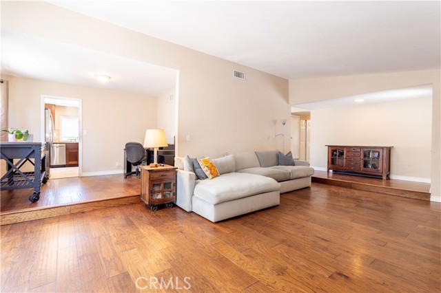 Detail Gallery Image 4 of 20 For 2065 Medina Ave, Simi Valley,  CA 93063 - 4 Beds | 2 Baths