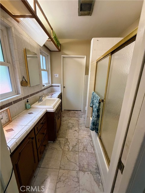 Detail Gallery Image 11 of 28 For 1042 W 15th, San Pedro,  CA 90731 - 2 Beds | 1 Baths