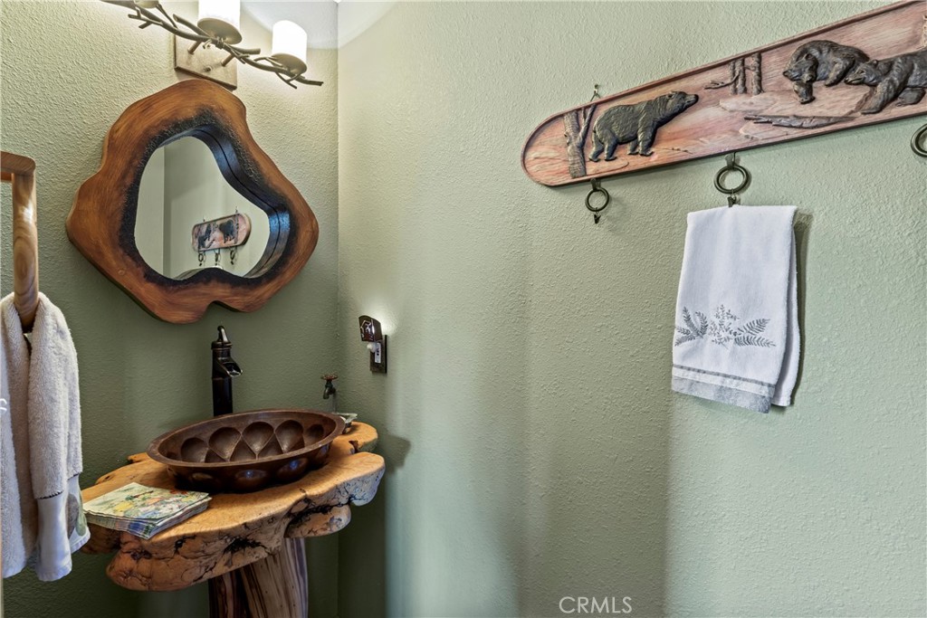https://media.crmls.org/medias/421e34dc-5194-4ac0-8384-39d14b6adcb9.jpg?preset=X-Large
