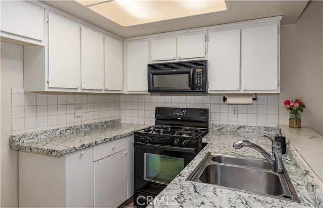 16595 Terrace Lane, Fontana CA: https://media.crmls.org/medias/421ec7e3-ab15-48e3-af07-ef2941340764.jpg