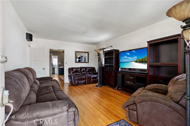1900 Vanderbilt Lane, Redondo Beach CA: https://media.crmls.org/medias/421f9889-b97b-4129-b2d6-1ce890033793.jpg