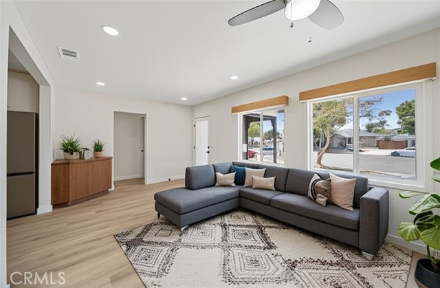 12244 Todd Court, North Hollywood CA: https://media.crmls.org/medias/42208628-dd37-48d7-ab45-6207764a1ce5.jpg