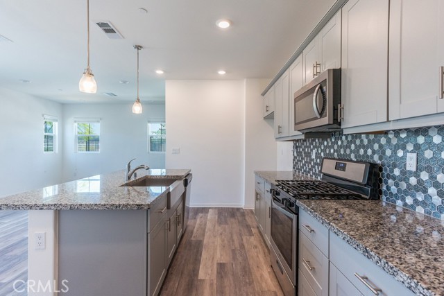Detail Gallery Image 9 of 64 For 27638 Sawtooth Ln, Canyon Country,  CA 91387 - 3 Beds | 2/1 Baths