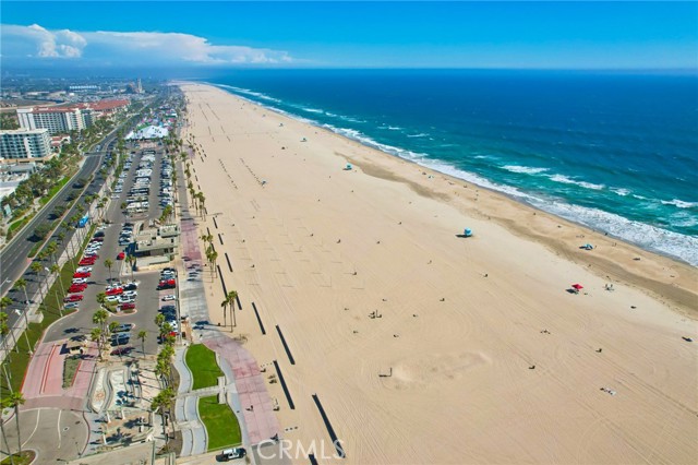 21254 Lorca Circle, Huntington Beach CA: https://media.crmls.org/medias/4220b2cb-9af7-473d-8ffc-56cc80ae1df3.jpg