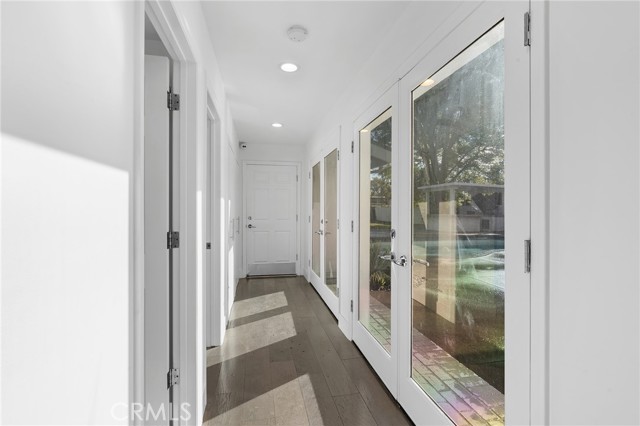 22904 Calvert Street, Woodland Hills CA: https://media.crmls.org/medias/4220f38b-3237-4ab4-b77a-db14e7e25736.jpg