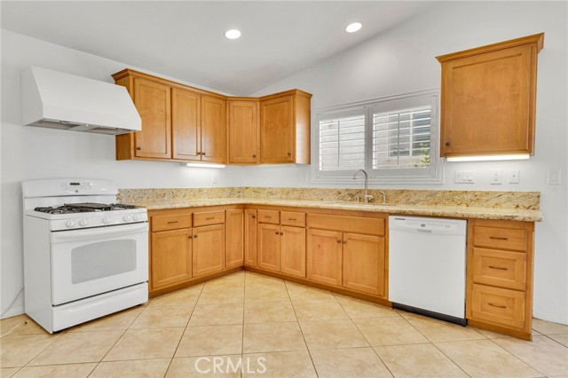 294 W Buffington Street, Upland CA: https://media.crmls.org/medias/4220f43f-718f-4c54-bb2f-bbfd8a2c9ff4.jpg