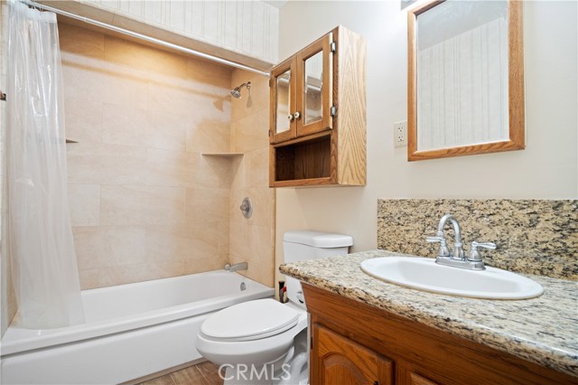 5422 Golondrina Drive, San Bernardino CA: https://media.crmls.org/medias/4221237b-e436-4bb0-b95b-7979e2efb841.jpg