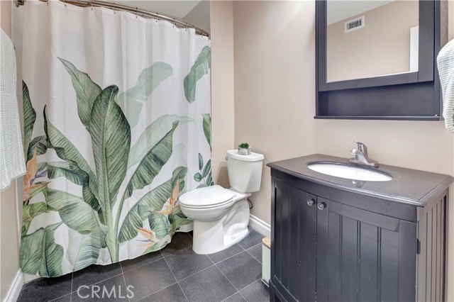 Detail Gallery Image 15 of 26 For 2 Escapade Ct, Newport Beach,  CA 92663 - 3 Beds | 3 Baths