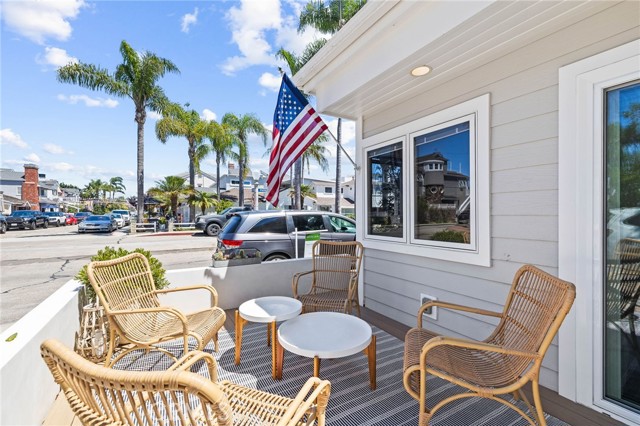124 Garnet Avenue, Newport Beach CA: https://media.crmls.org/medias/42216a7b-1311-4b77-95d2-7fd989cd02ec.jpg