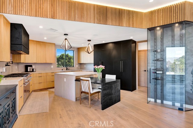 Detail Gallery Image 15 of 72 For 15641 High Knoll Rd, Encino,  CA 91436 - 5 Beds | 4/1 Baths