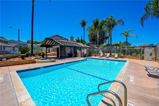 818 Live Oak Place, Corona CA: https://media.crmls.org/medias/4221f345-e0cb-42b2-808f-496f9b058dd8.jpg