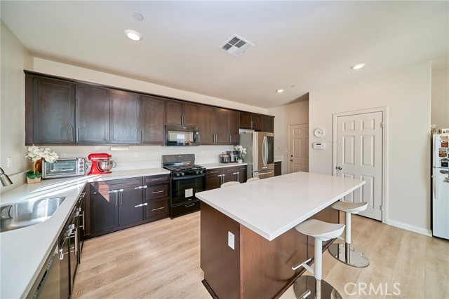 Detail Gallery Image 8 of 41 For 1202 Clipper Ln, Harbor City,  CA 90710 - 4 Beds | 3 Baths