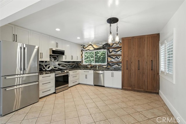 Detail Gallery Image 9 of 31 For 414 N Gertruda #B,  Redondo Beach,  CA 90277 - 3 Beds | 2 Baths