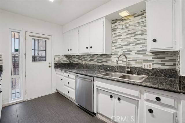 Detail Gallery Image 6 of 32 For 320 E Spruce, Inglewood,  CA 90301 - 2 Beds | 2 Baths