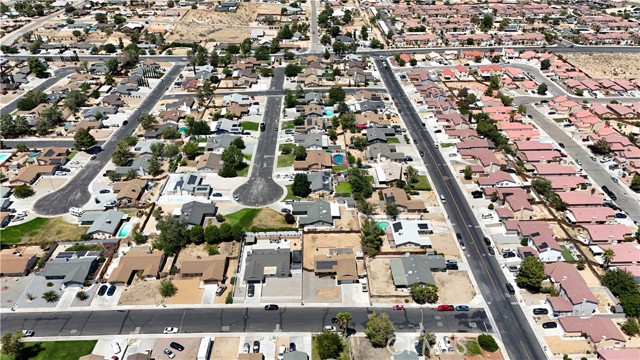 16850 Hidden Creek Drive, Victorville CA: https://media.crmls.org/medias/42241486-3c1f-4a02-9c36-0f4678e6070d.jpg