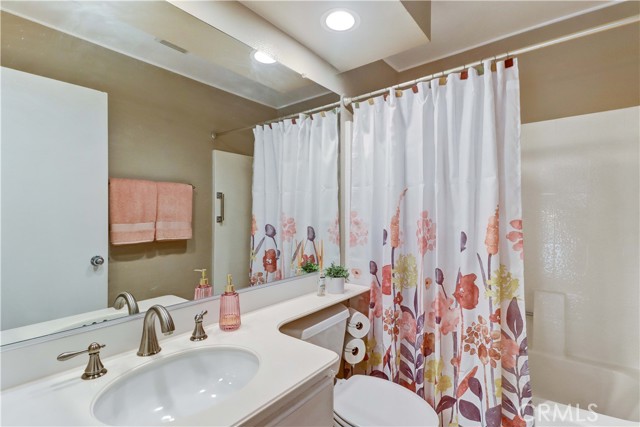 21982 Kitridge, Mission Viejo CA: https://media.crmls.org/medias/4224398a-1a87-4fb0-81d7-8cad7d9a30d1.jpg