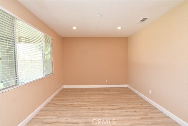 8011 Sea Salt Avenue, Fontana CA: https://media.crmls.org/medias/42248456-03b8-4c9d-935c-4617d6a78c83.jpg