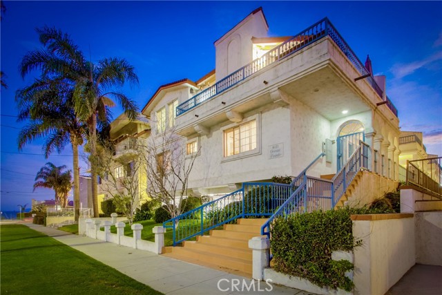 4021 S Pacific Avenue, San Pedro CA: https://media.crmls.org/medias/42256f98-8329-4742-9c70-f69cbe2a04fb.jpg