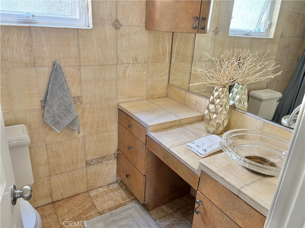 https://media.crmls.org/medias/42257c57-b032-4455-9c41-89605797f2e0.jpg?preset=X-Large