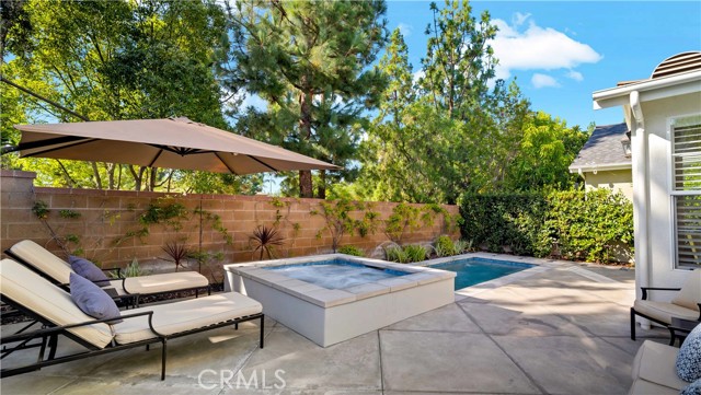 Detail Gallery Image 5 of 8 For 183 Kingswood, Irvine,  CA 92620 - 4 Beds | 2/1 Baths