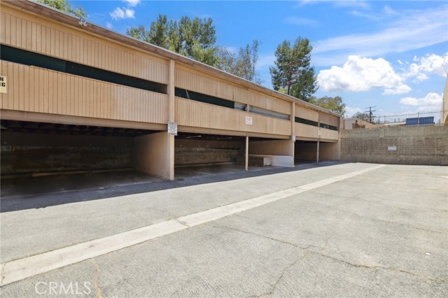 17000 Burbank Boulevard, Encino CA: https://media.crmls.org/medias/4225a654-ce33-4ca3-9d7c-f696de118920.jpg