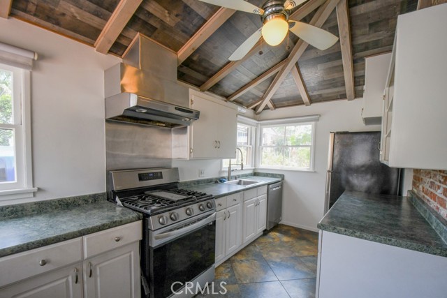 Detail Gallery Image 6 of 15 For 531 Monterey Dr, Laguna Beach,  CA 92651 - 2 Beds | 1 Baths