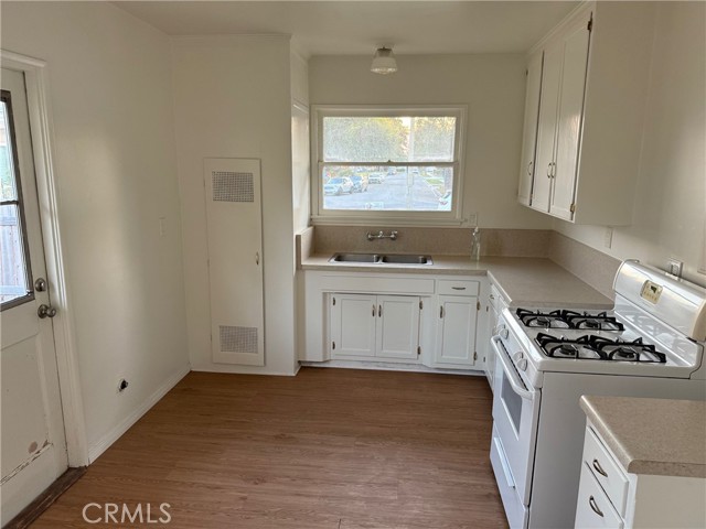 3448 Senasac Avenue, Long Beach CA: https://media.crmls.org/medias/4227a5c3-0c5e-4ca3-943c-1f07ec7bf5b2.jpg
