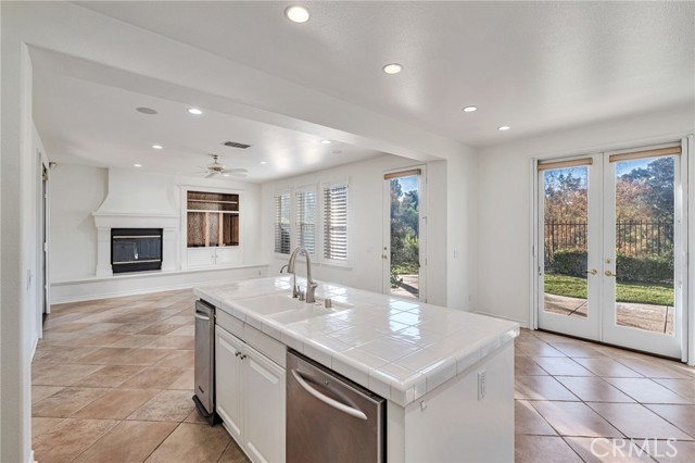 Detail Gallery Image 16 of 75 For 26839 Pinehurst Dr, Valencia,  CA 91355 - 3 Beds | 3 Baths