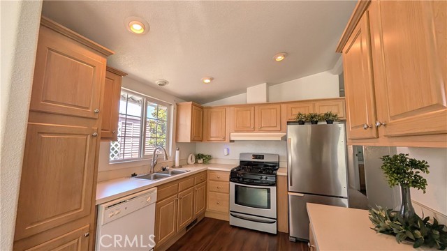 Detail Gallery Image 9 of 25 For 12147 Lakeland Rd #9,  Santa Fe Springs,  CA 90670 - 2 Beds | 2 Baths