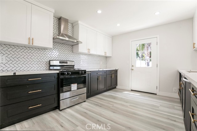 Detail Gallery Image 7 of 28 For 17646 Raymer St, Northridge,  CA 91325 - 3 Beds | 3 Baths