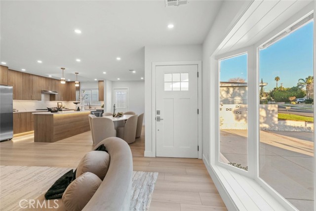 Detail Gallery Image 17 of 72 For 8633 Le Berthon St, Sunland,  CA 91040 - 5 Beds | 3 Baths