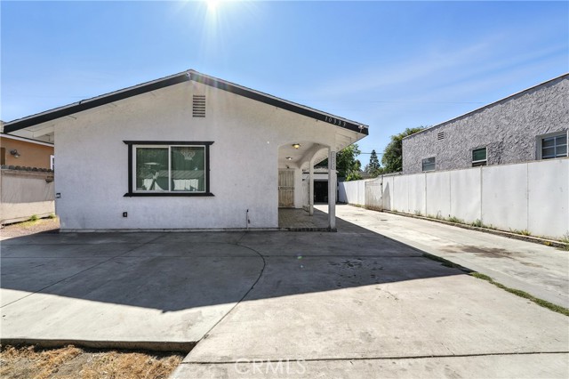 Detail Gallery Image 2 of 22 For 10333 Capistrano Ave, South Gate,  CA 90280 - 2 Beds | 2 Baths