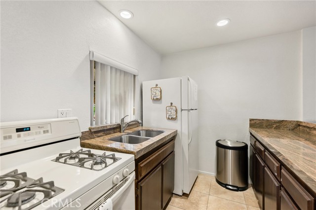 Detail Gallery Image 24 of 29 For 441 E San Jose #111,  Burbank,  CA 91501 - 2 Beds | 2 Baths