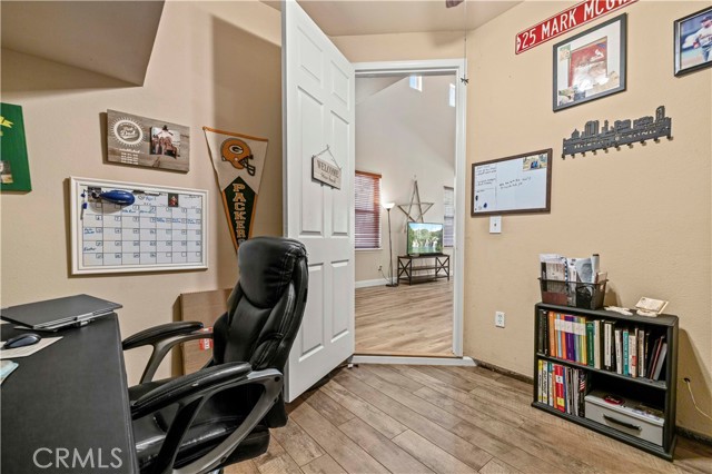 28436 Calex Drive, Valencia CA: https://media.crmls.org/medias/42291043-ea0d-4a7c-9720-0cae88c2ec7a.jpg