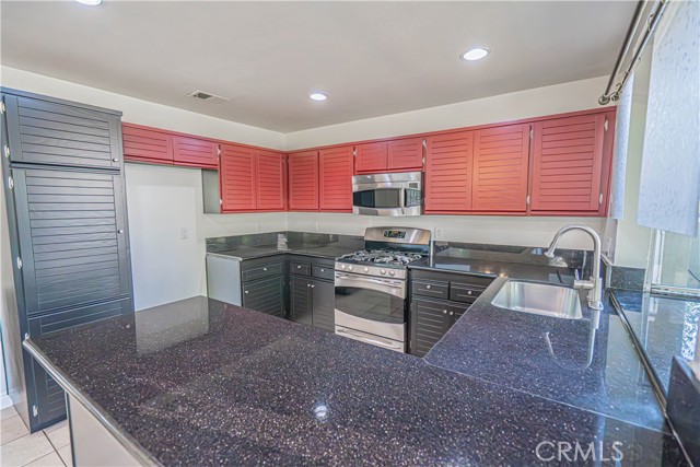 Detail Gallery Image 10 of 32 For 26107 Mcbean #61,  Valencia,  CA 91355 - 2 Beds | 2 Baths