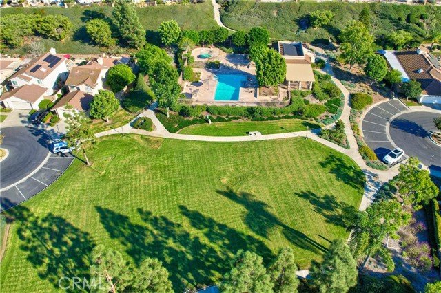 Community Pool & Spa and large greenbelt park is located just around the corner from your front door!