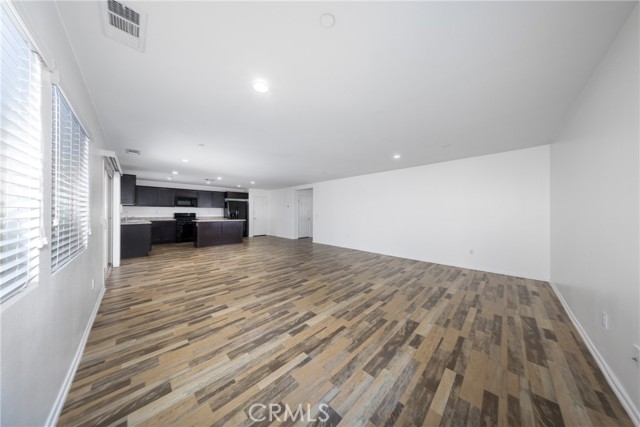 Detail Gallery Image 11 of 29 For 6949 Dewpoint Way, Fontana,  CA 92336 - 4 Beds | 3 Baths