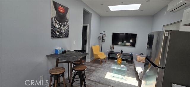 Detail Gallery Image 3 of 8 For 20284 Lorenzana Dr, Woodland Hills,  CA 91364 - 1 Beds | 1 Baths